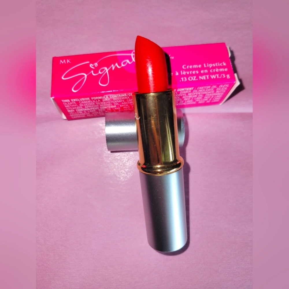 Mary Kay Signature Creme Lipstick-Rich Red- NIB.